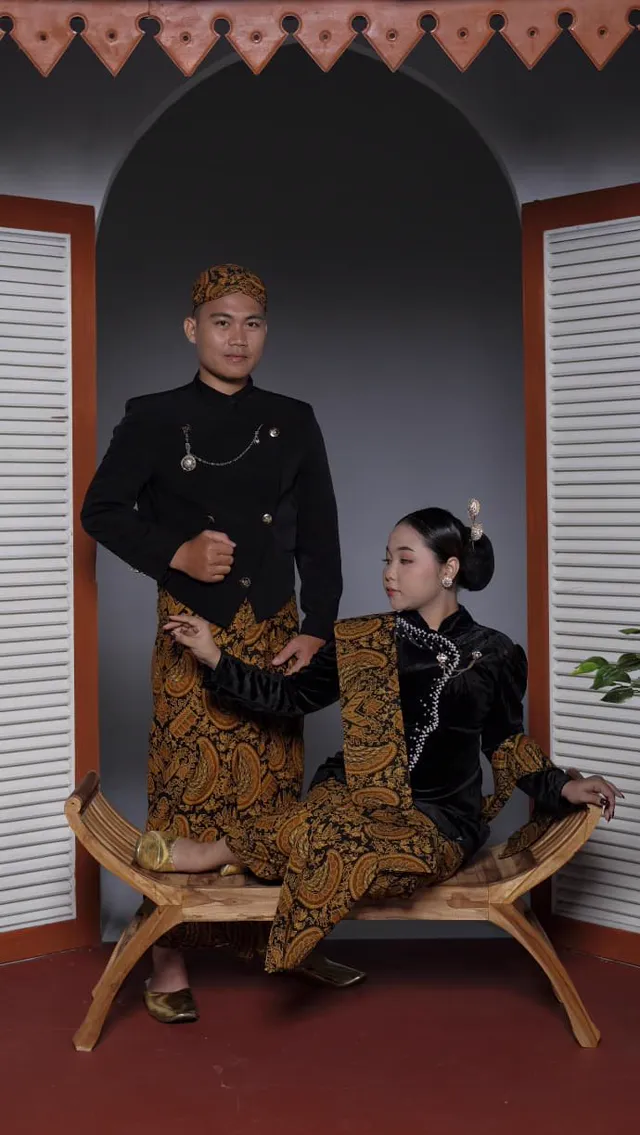 Undangan Pernikahan Online Sinta & Riko - Eevent.id